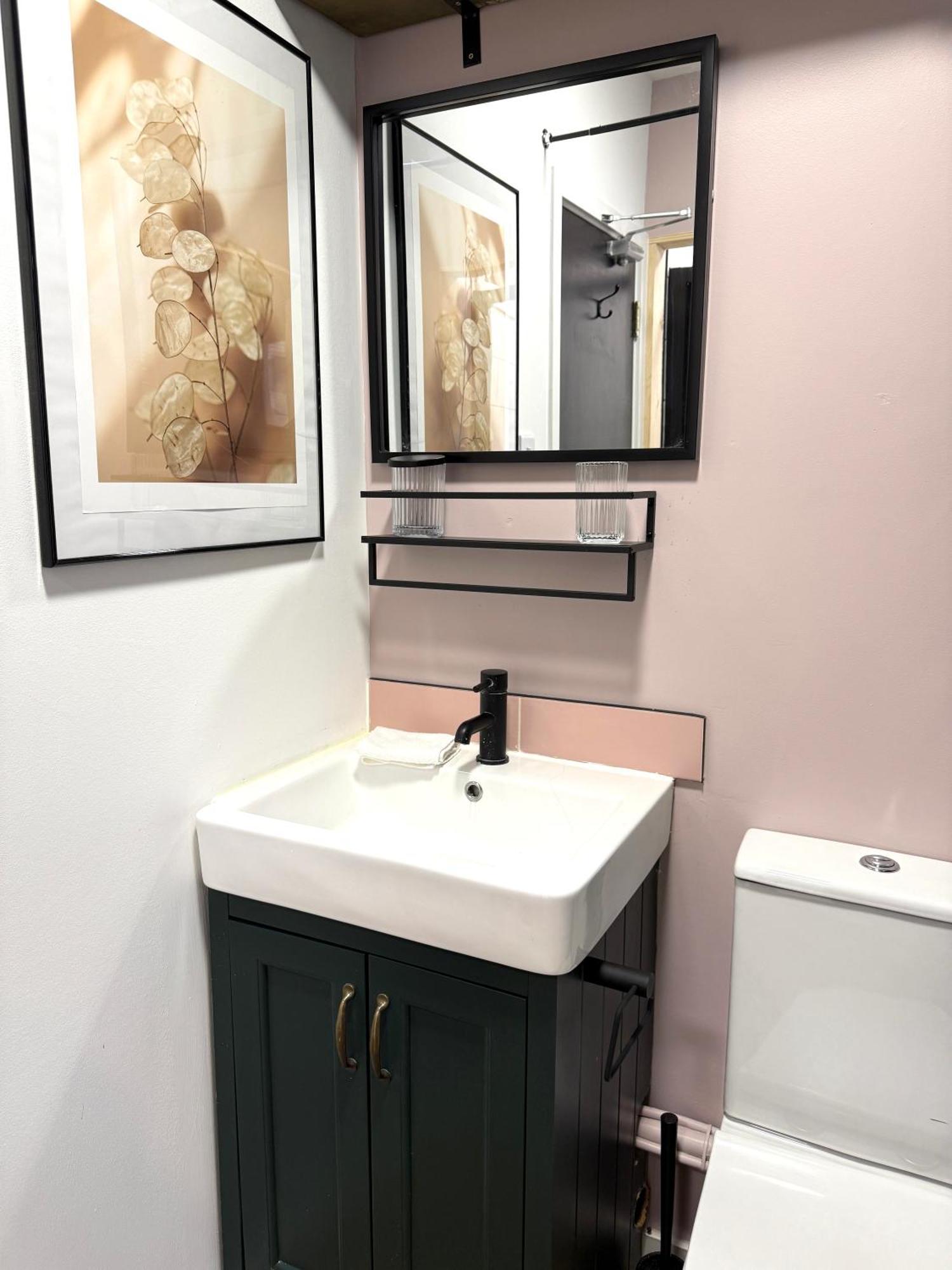 Beautiful En-suite By Hostara Homes *