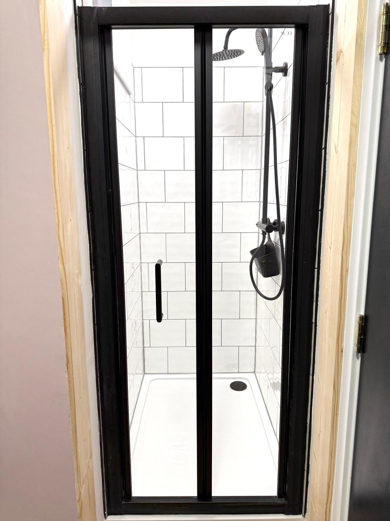 Beautiful En-suite By Hostara Homes