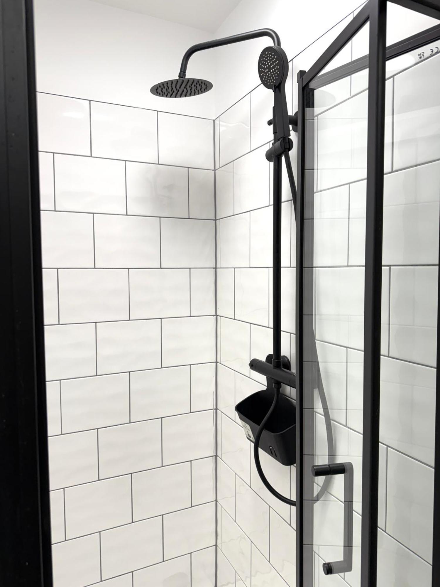 Beautiful En-suite By Hostara Homes Londra